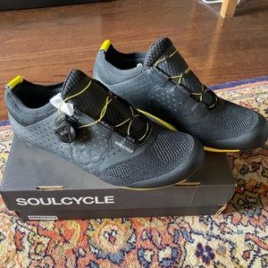 LIKE NEW WOMEN’s 7.5 SOUL CYCLE SHOE!